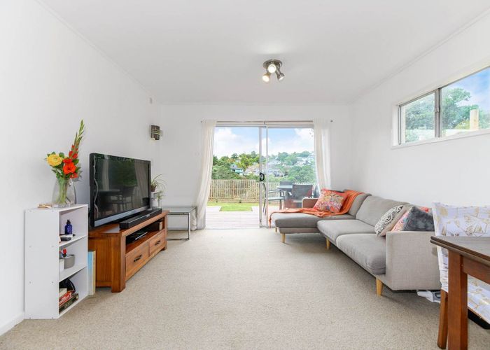  at 2/120 Lynbrooke Avenue, Blockhouse Bay, Auckland