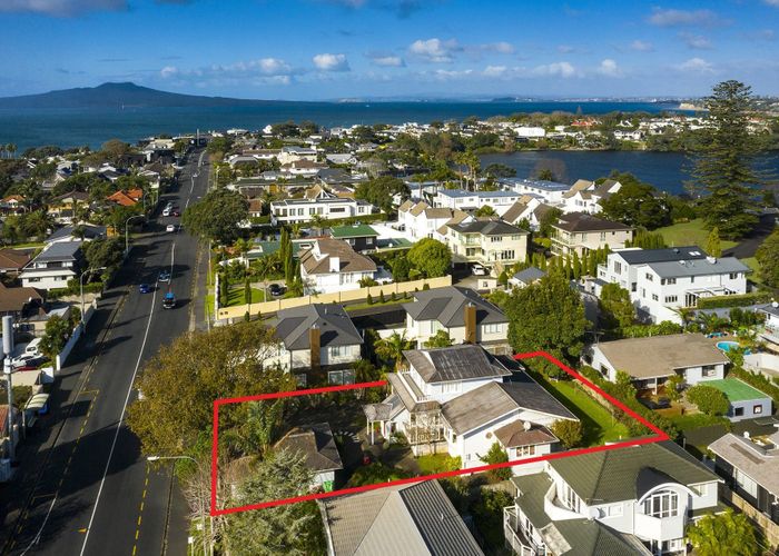  at 98 Kitchener Road, Milford, Auckland
