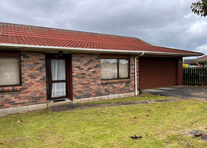  at 2/14 Sturges Road, Henderson, Auckland