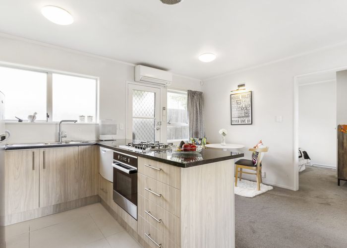  at 2/94 Lynwood Road, New Lynn, Waitakere City, Auckland