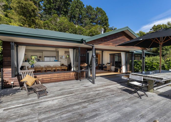  at 2047 Queen Charlotte Drive, Ngākuta Bay, Picton