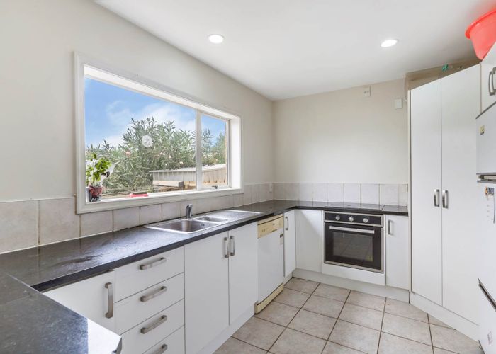  at 2/4 Lucienne Drive, Ranui, Auckland
