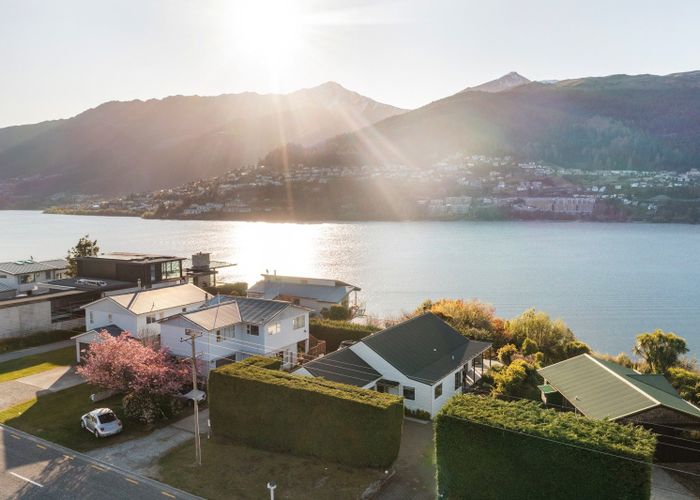  at 379 Peninsula Road, Kelvin Heights, Queenstown