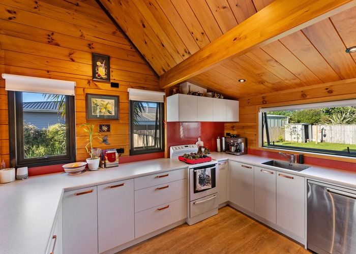  at 5 Kaitake Place, Oakura, New Plymouth, Taranaki