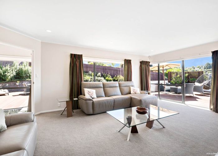  at 8 Crestview Place, Browns Bay, Auckland