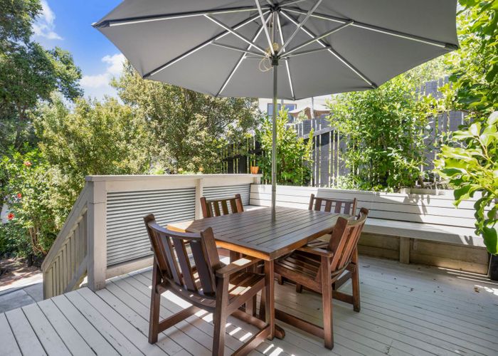 Free property data for 12 Halder Place, Torbay, Auckland homes.co.nz