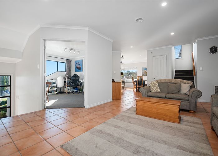  at 35 Greenfield Drive, Western Heights, Hamilton