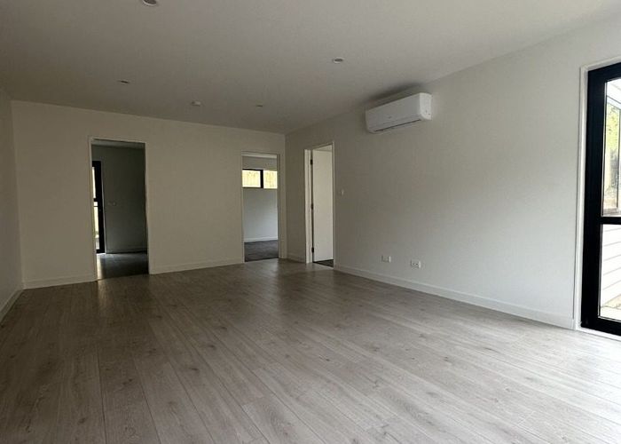  at 8A Lynn Road, Bayview, North Shore City, Auckland