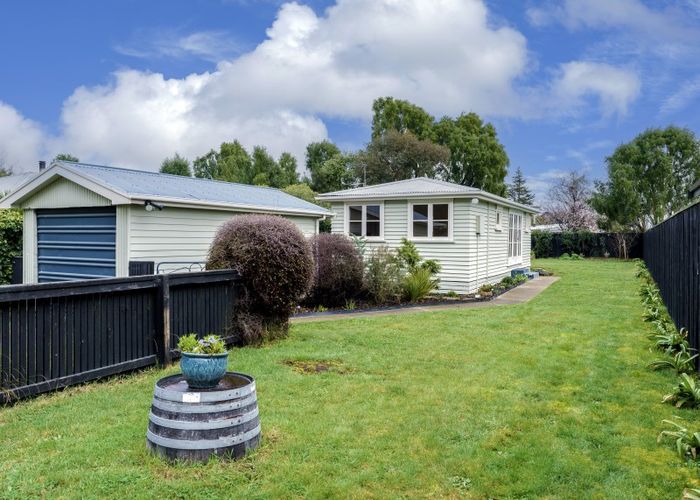  at 34 Ferry Road, Woodend Beach, Woodend