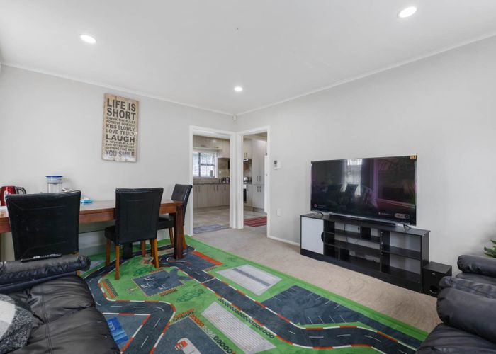  at 5 Lloyd Avenue, Papatoetoe, Manukau City, Auckland