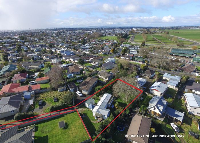  at 27 Gibson Road, Dinsdale, Hamilton
