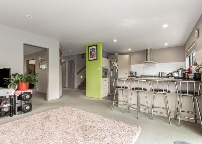  at 10 Fiordland Place, Aotea, Porirua, Wellington