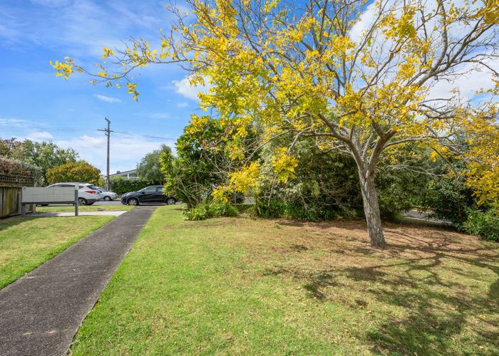  at 6/77 Old Lake Road, Narrow Neck, Auckland