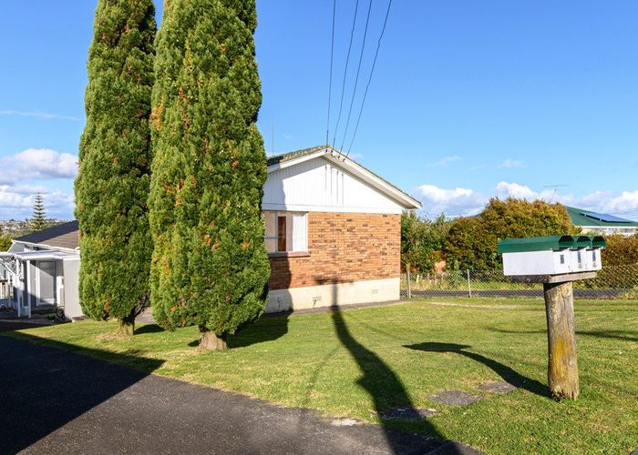  at 1/6 Gilletta Road, Mount Roskill, Auckland