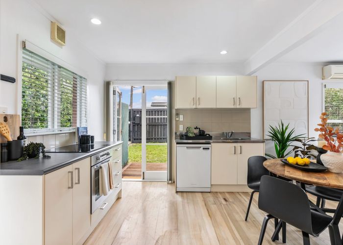  at 1/167 Forrest Hill Road, Forrest Hill, North Shore City, Auckland