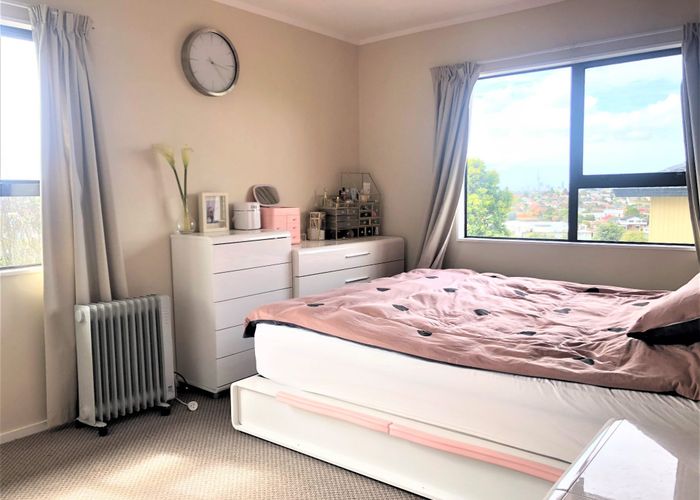  at 2/284 Richardson Road, Mount Roskill, Auckland