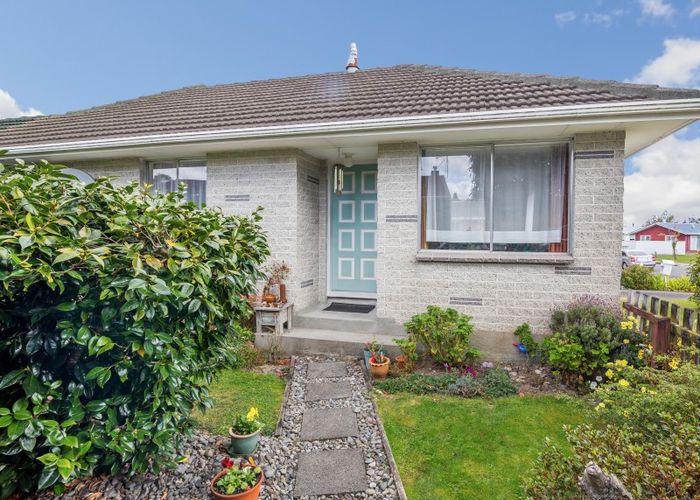  at 2/58 Oregon Drive, Maoribank, Upper Hutt