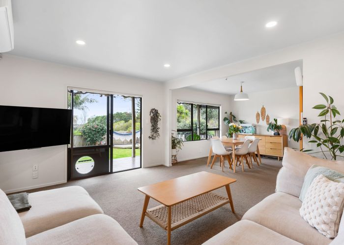  at 1/305 Glenfield Road, Glenfield, North Shore City, Auckland