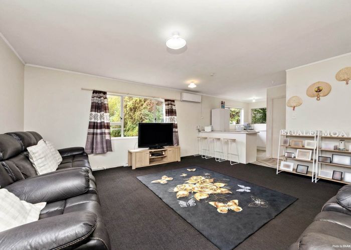  at 2/18 Wattle Road, Sunnyvale, Auckland