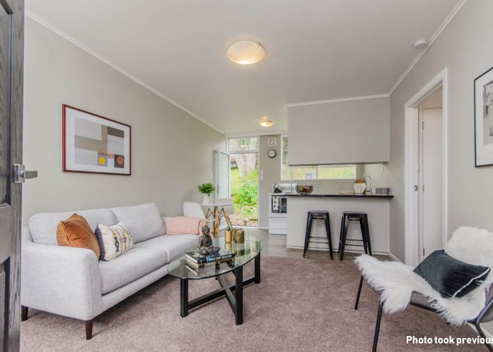  at 4/2 Waitati Place, Avondale, Auckland