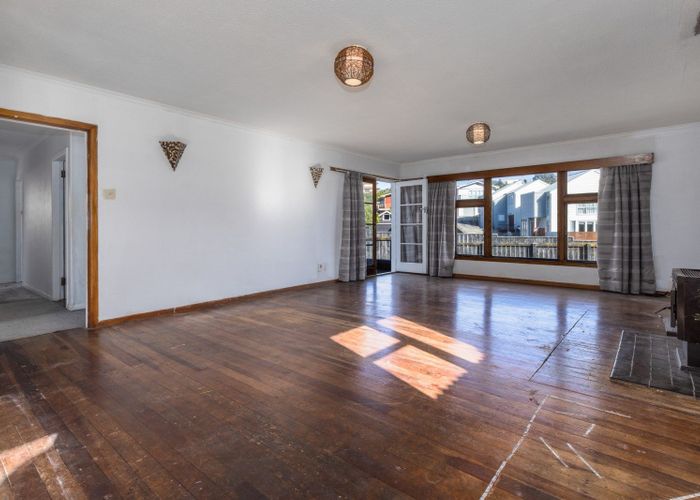  at 8 Lambley Road, Titahi Bay, Porirua, Wellington