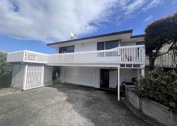  at 28 Lagoon Way, West Harbour, Auckland