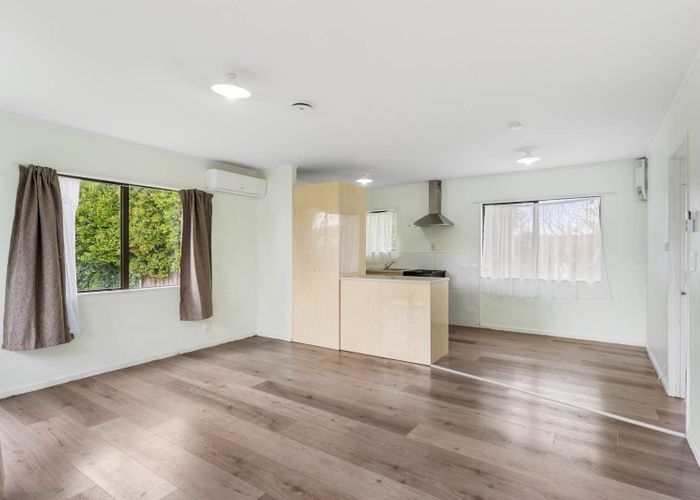  at 2/32 Maplesden Drive, Clendon Park, Manukau City, Auckland