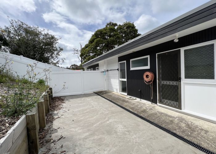  at 2/42 Richards Ave, Forrest Hill, North Shore City, Auckland