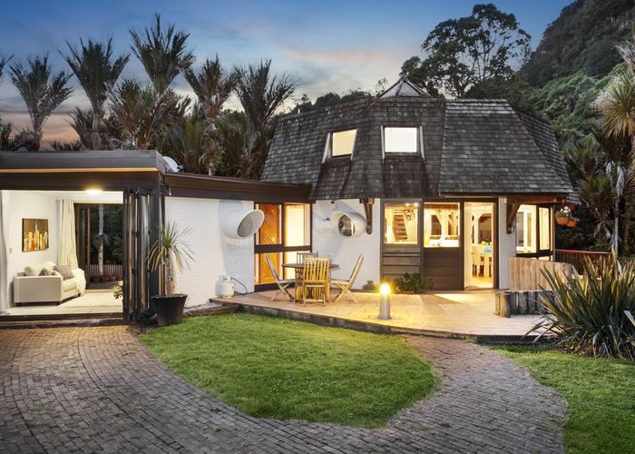  at 43 Bush Road, Waiatarua, Auckland