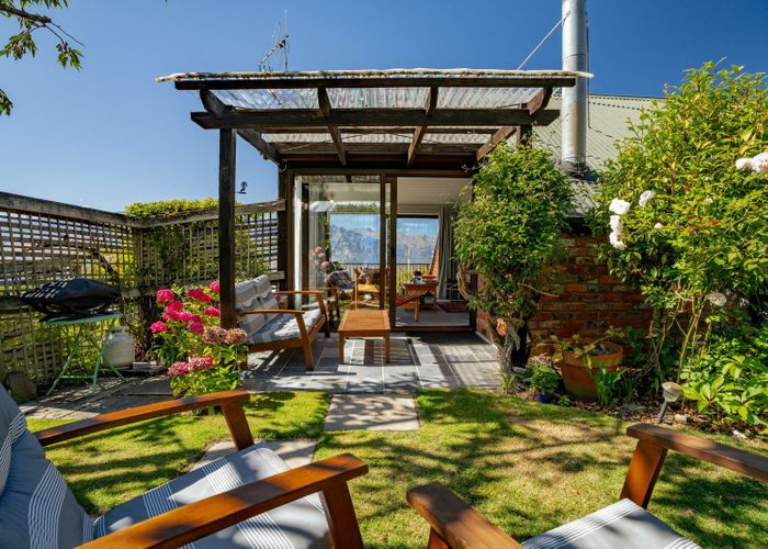  at 7 Wynyard Crescent, Fernhill, Queenstown