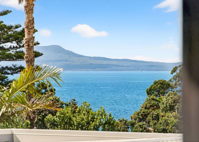  at 2/50 Masterton Road, Rothesay Bay, North Shore City, Auckland