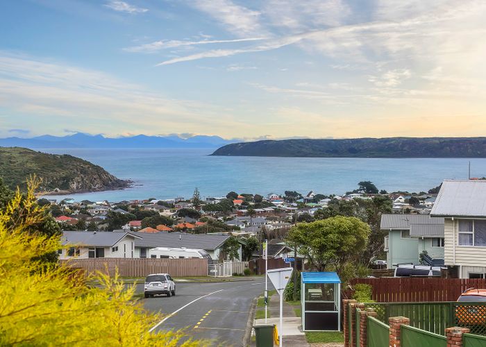  at 110 Gloaming Hill, Titahi Bay, Porirua