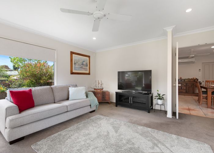 at 230 Grandview Road, Western Heights, Hamilton