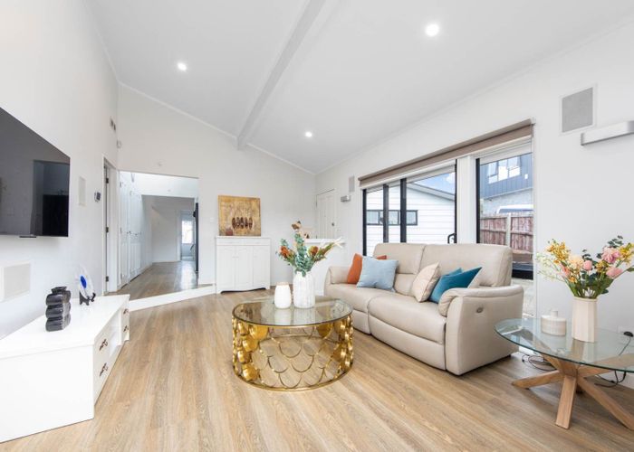  at 10 Coubray Place, Botany Downs, Manukau City, Auckland