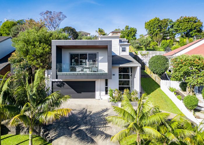  at 10 Bayside Drive, Browns Bay, North Shore City, Auckland