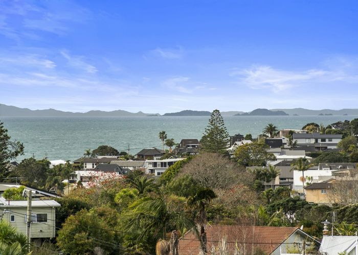 at 2/90 Browns Bay Road, Rothesay Bay, Auckland