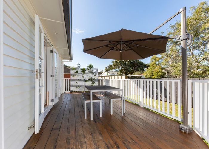  at 1/4 Godley Road, Green Bay, Auckland