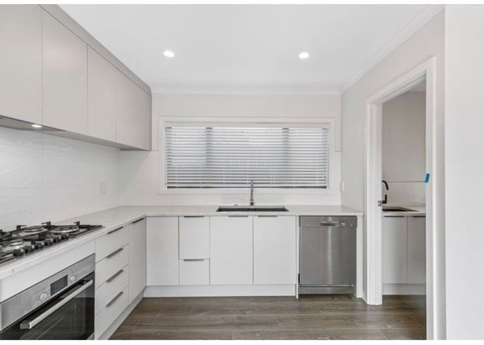  at 8 Waihanga Way, Bucklands Beach, Auckland