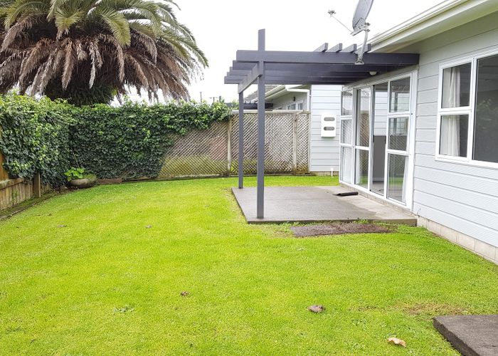  at 2/25 Oakley Ave, Waterview, Auckland City, Auckland