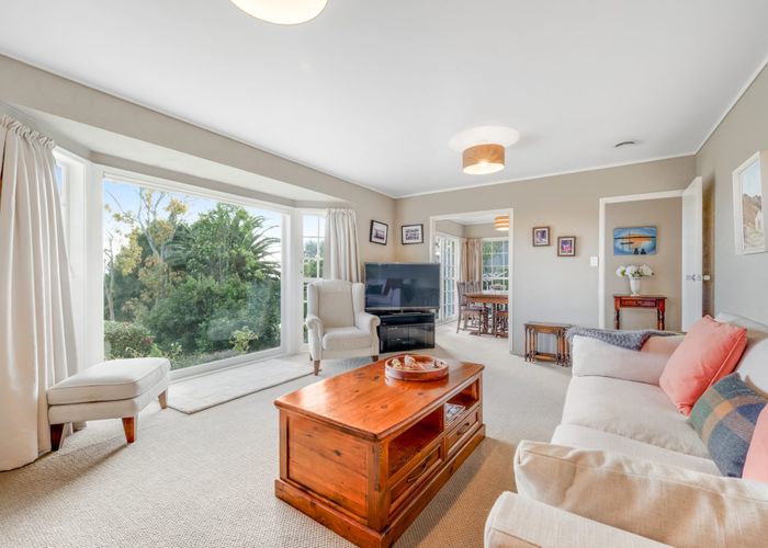  at 2/18 Chilton Place, Mellons Bay, Manukau City, Auckland