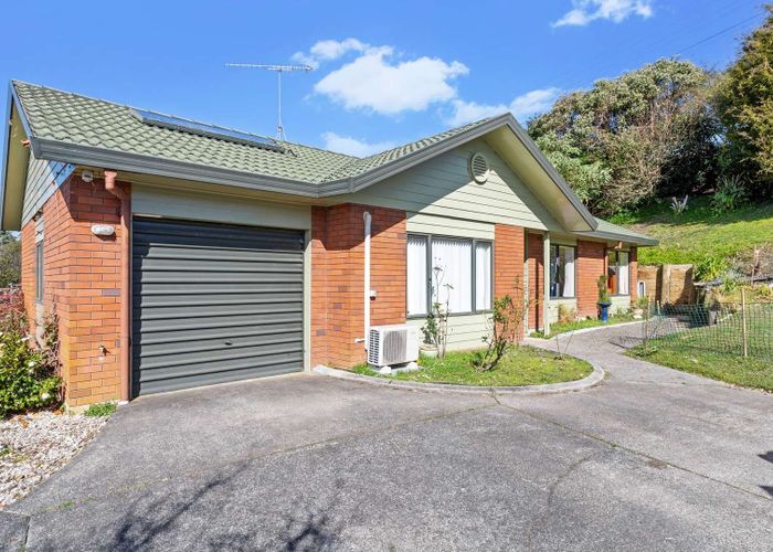  at 9 Lanier Place, Glendene, Auckland