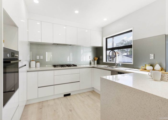  at 15C Windermere Crescent, Blockhouse Bay, Auckland