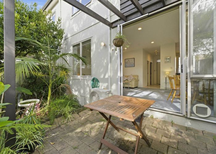  at 2/38 Fields Parade, Oteha, North Shore City, Auckland