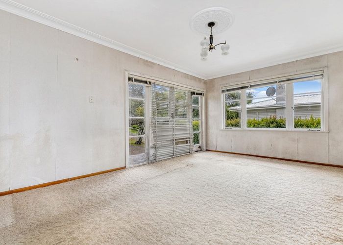  at 12 Mckenzie Road, Mangere Bridge, Auckland