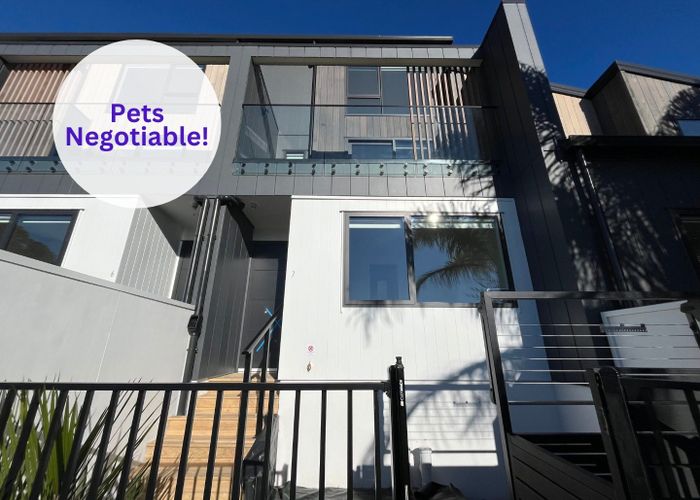 at 7/10 Fairclough Road, Beach Haven, North Shore City, Auckland
