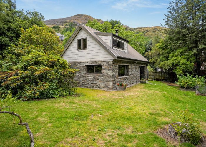  at 819-823 Frankton Road, Town Centre, Queenstown-Lakes, Otago