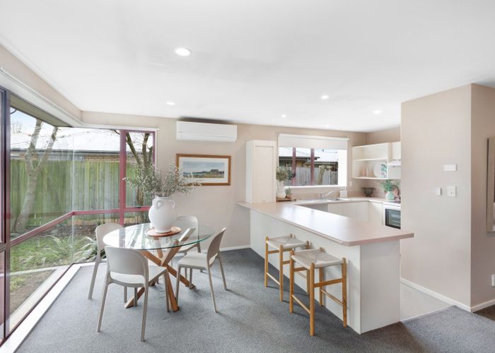  at 2/172 Langdons Road, Northcote, Christchurch