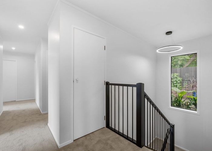  at 2/26 Seabreeze Road, Narrow Neck, Auckland