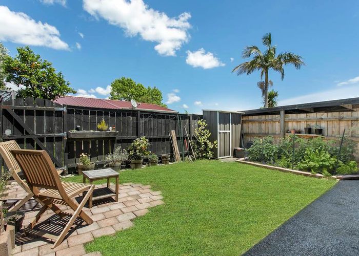 at 1/9 Poinsettia Place, Henderson, Auckland