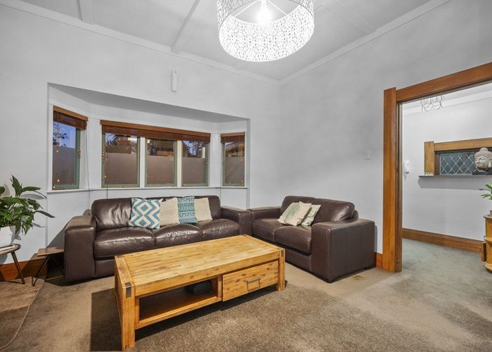  at 1/305 Lake Road, Hauraki, Auckland